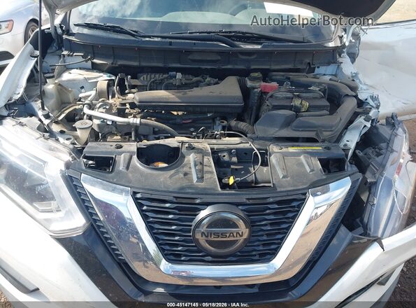 KNMAT2MT1JP558590 2018 NISSAN ROGUE Белый Вид сзади