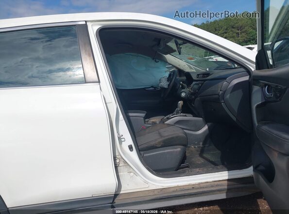 KNMAT2MT1JP558590 2018 NISSAN ROGUE Белый Вид салона спереди