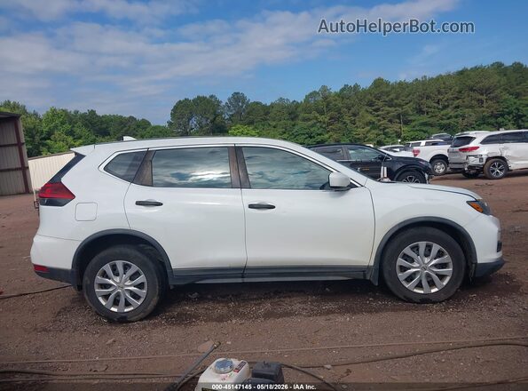 KNMAT2MT1JP558590 2018 NISSAN ROGUE Белый Вид задней части салона