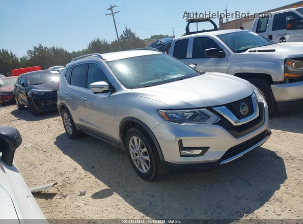 KNMAT2MT4JP563623 2018 NISSAN ROGUE Silver Widok wnętrza z tyłu