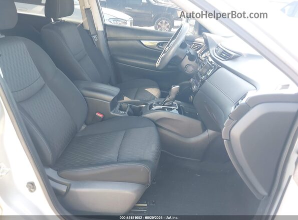 KNMAT2MT6HP538460 2017 NISSAN ROGUE Silver Սալոնի դիմացի տեսք