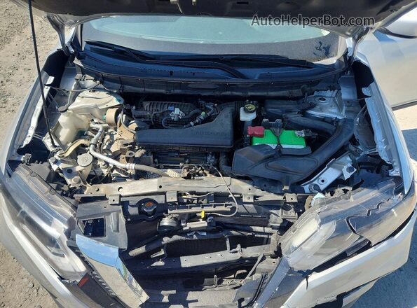 KNMAT2MT6JP579581 2018 NISSAN ROGUE Silver 