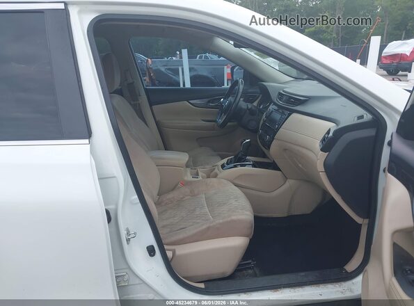 KNMAT2MT6JP606424 2018 NISSAN ROGUE White Front interior view