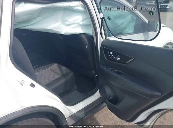KNMAT2MT6JP608979 2018 NISSAN ROGUE White 