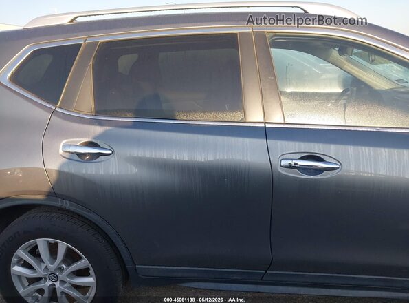 KNMAT2MT9JP535350 2018 NISSAN ROGUE Gray Vista interior trasera
