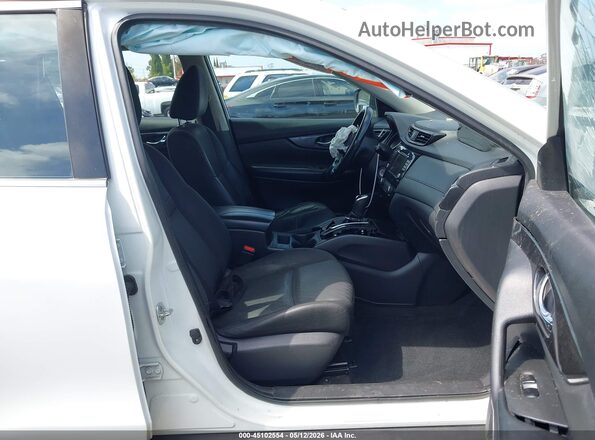 KNMAT2MT9JP595872 2018 NISSAN ROGUE White Vista interior delantera
