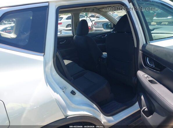 KNMAT2MV1JP509231 2018 NISSAN ROGUE White 