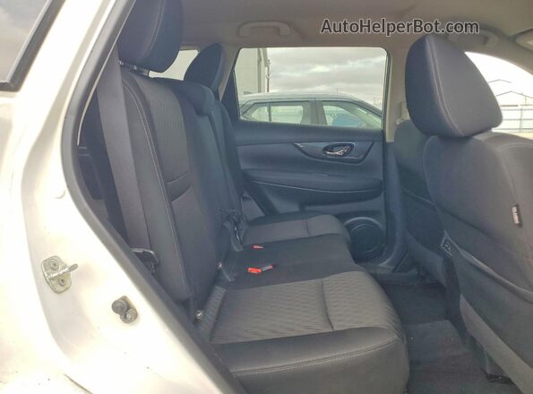KNMAT2MV1JP540527 2018 NISSAN ROGUE Белый Вид задней части салона