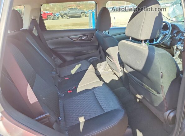 KNMAT2MV3HP504378 2017 NISSAN ROGUE Silver Вид задньої частини салону