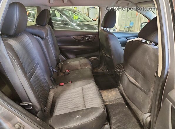 KNMAT2MV4HP558868 2017 NISSAN ROGUE Gray Widok wnętrza z tyłu
