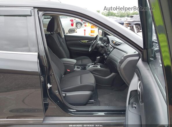 KNMAT2MV5HP598439 2017 NISSAN ROGUE Black Front interior view