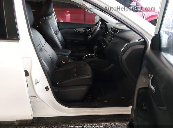 KNMAT2MVXGP712711 2016 NISSAN ROGUE White Front interior view