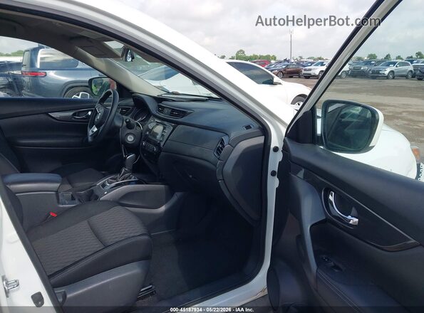 KNMAT2MVXHP538348 2017 NISSAN ROGUE White Widok wnętrza z przodu