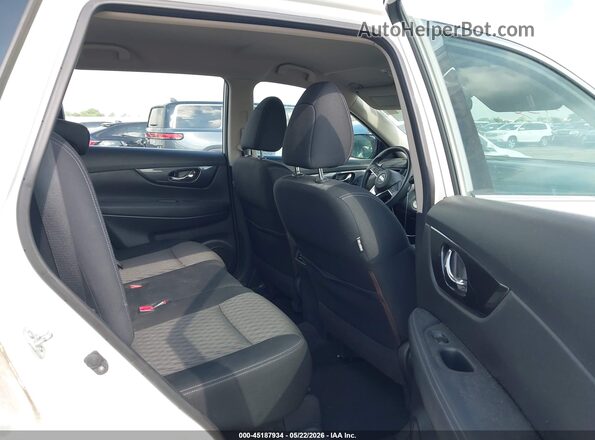 KNMAT2MVXHP538348 2017 NISSAN ROGUE White Widok naklejki z numerem VIN