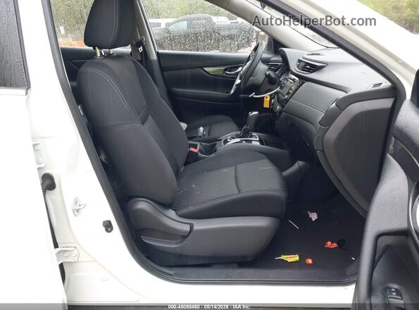 KNMAT2MVXHP561791 2017 NISSAN ROGUE White Front interior view