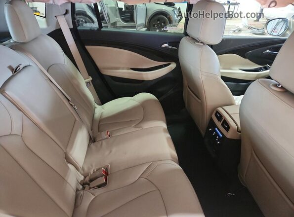 LRBFX2SAXKD025828 2019 BUICK ENVISION Tan Вид задньої частини салону