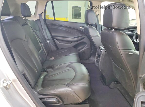 LRBFXBSAXHD093684 2017 BUICK ENVISION Silver Widok wnętrza z tyłu