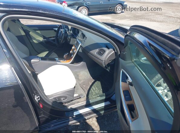 LYV402TM8JB169909 2018 VOLVO S60 INSCRIPTION Black Widok wnętrza z przodu