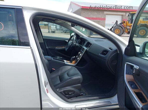 LYV612TM6GB093461 2016 VOLVO S60 INSCRIPTION White Вид салону спереду