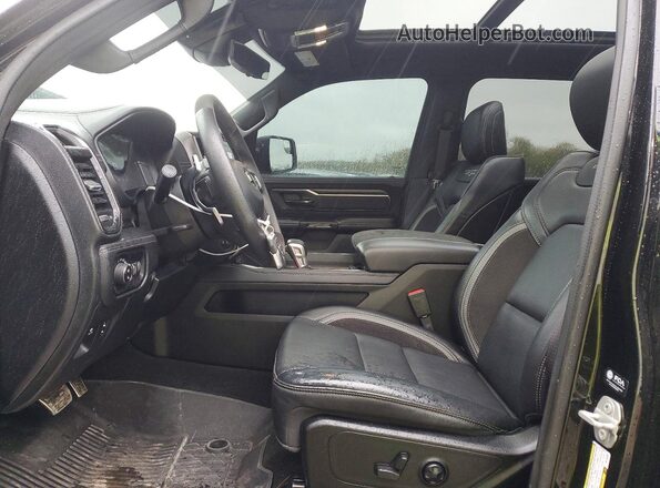 MV1N3900611ND 2024 RAM 1500 Black Vista interior delantera