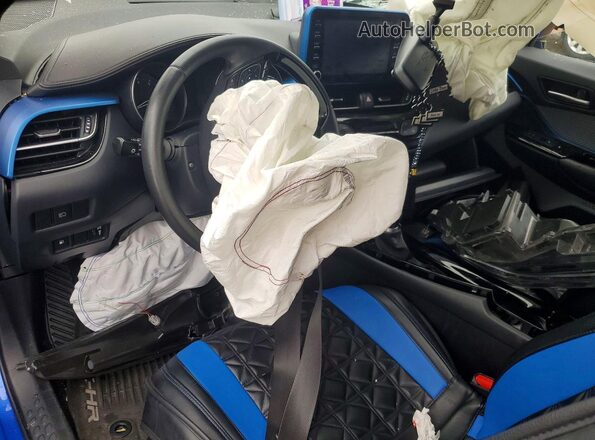 NMTKHMBX5KR094880 2019 TOYOTA C-HR Blue Вид панелі приладів