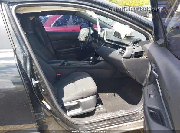 NMTKHMBX6JR020267 2018 TOYOTA LE Черный Вид салона спереди
