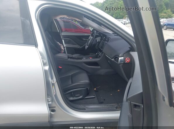 SADCJ2FX5JA289466 2018 JAGUAR F-PACE Серебряный Вид салона спереди