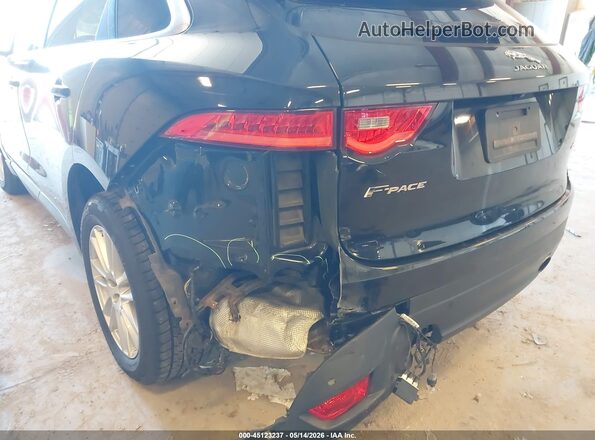 SADCK2EV6JA271183 2018 JAGUAR F-PACE Черный Вид спереди