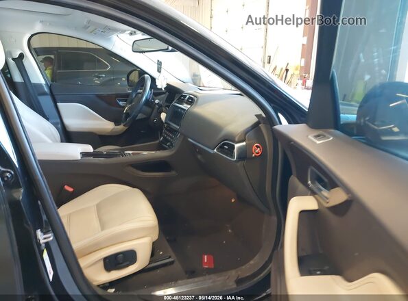 SADCK2EV6JA271183 2018 JAGUAR F-PACE Черный Вид салона спереди