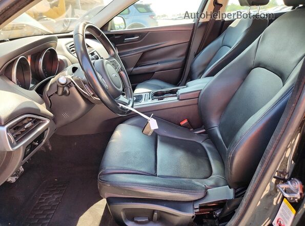 SAJAD4BG4HA975487 2017 JAGUAR XF Черный Вид салона спереди