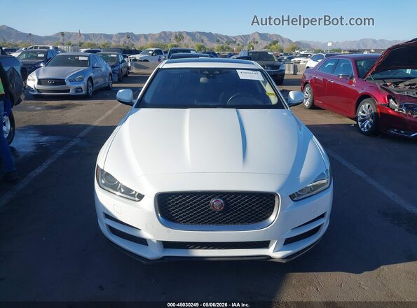SAJAD4BGXHA965658 2017 JAGUAR XF White Vista interior trasera