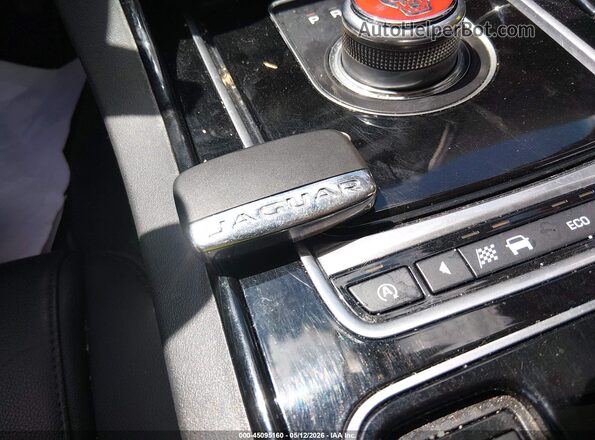 SAJAJ4BN8HA952589 2017 JAGUAR XF Black Widok deski rozdzielczej