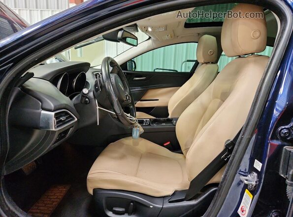 SAJAR4BG9HA972795 2017 JAGUAR XF Blue Vista interior delantera