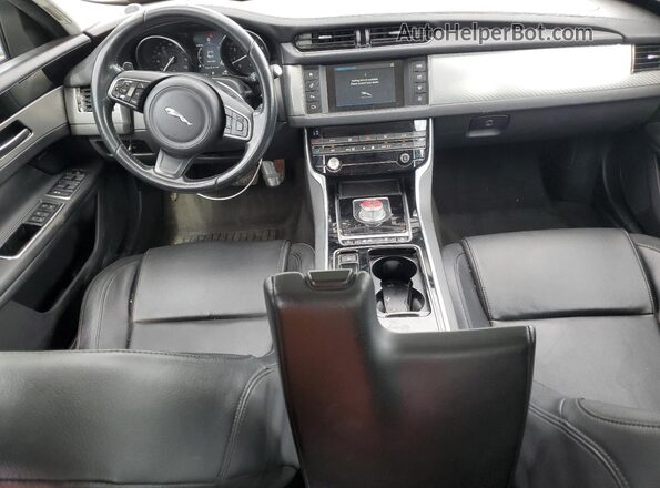 SAJBD4BV8GCY10046 2016 JAGUAR XF Gray Widok deski rozdzielczej