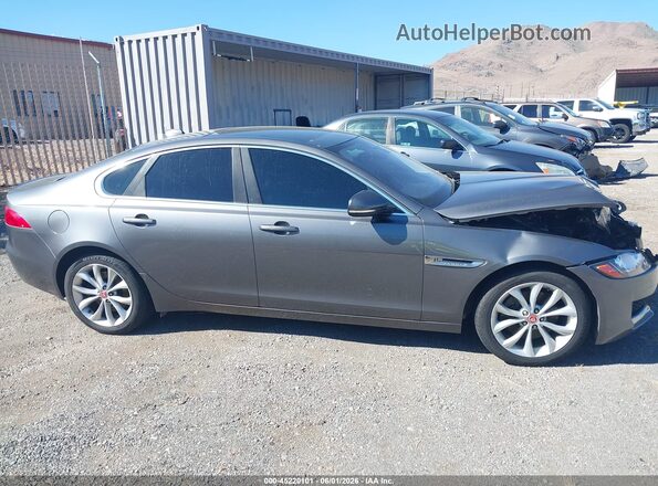 SAJBD4FX6JCY59362 2018 JAGUAR XF Gray Vista interior trasera