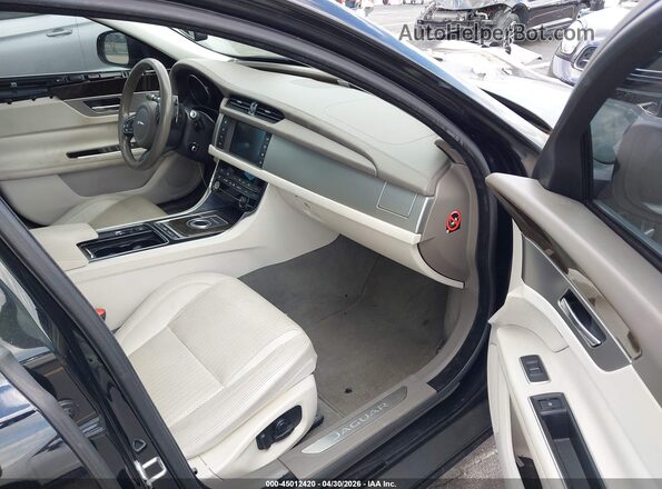 SAJBE4BV6GCY05957 2016 JAGUAR XF Black Вид салону спереду