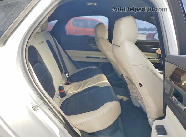 SAJBG4FV9JCY55697 2018 JAGUAR XF Белый Вид задних сидений