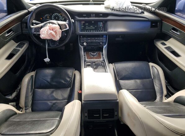 SAJBG4FV9JCY55697 2018 JAGUAR XF Белый Вид панели приборов