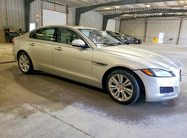 SAJBJ4BV5GCY16735 2016 JAGUAR XF Silver Delantero derecho