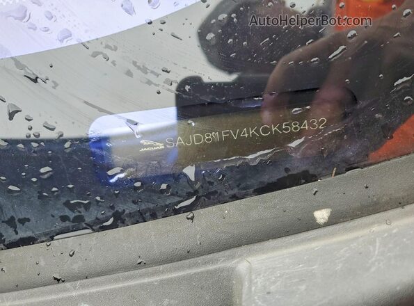 SAJD81FV4KCK58432 2019 JAGUAR F-TYPE Blue Widok komory silnika