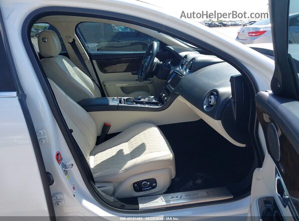 SAJWA2G70K8W19306 2019 JAGUAR XJ White Widok wnętrza z przodu