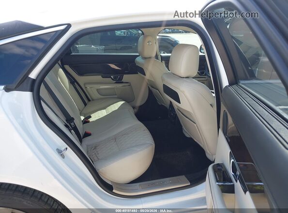 SAJWA2G70K8W19306 2019 JAGUAR XJ White Widok naklejki z numerem VIN