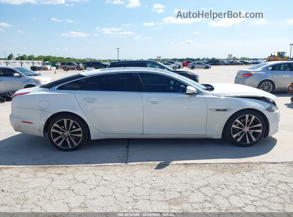 SAJWA2G70K8W19306 2019 JAGUAR XJ White Widok wnętrza z tyłu