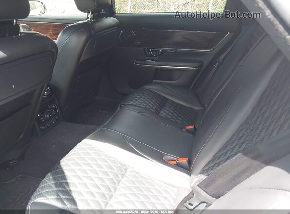 SAJWJ2GD3K8W21699 2019 JAGUAR XJ White Vista de la etiqueta del VIN