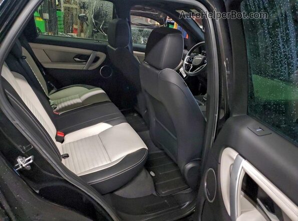 SALCL2FX5RH339574 2024 LAND ROVER DISCOVERY Black Rear interior view