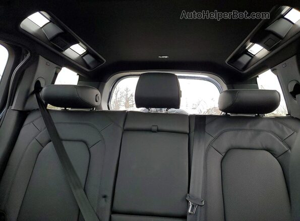 SALEJ7EU1S2439747 2025 LAND ROVER DEFENDER Blue Vista de los asientos traseros