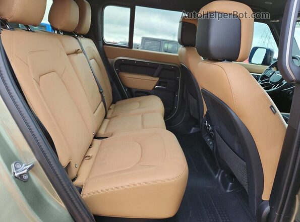 SALEJ7EX1S2404054 2025 LAND ROVER DEFENDER Green Вид задньої частини салону