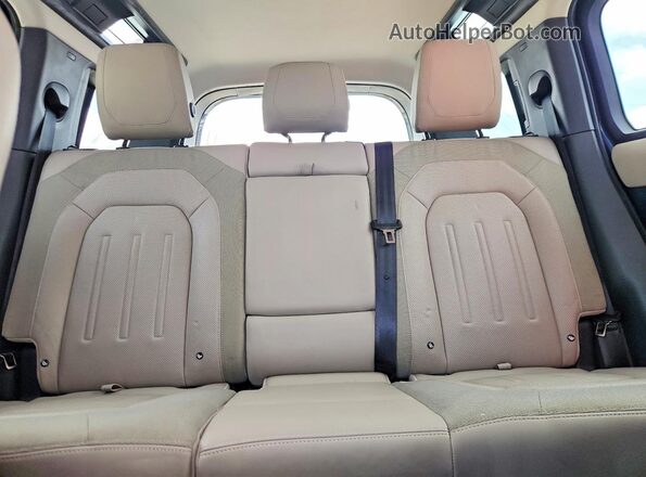 SALEP7EU4L2021277 2020 LAND ROVER DEFENDER Blue Widok tylnych siedzeń