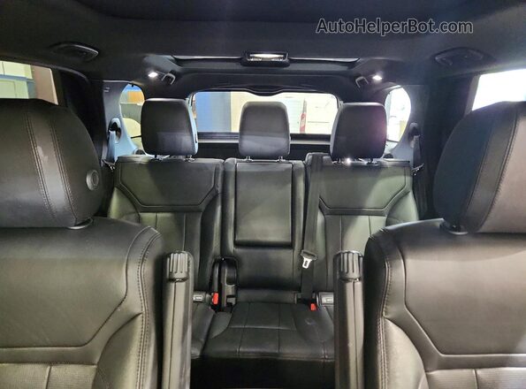 SALRRBBKXHA031097 2017 LAND ROVER DISCOVERY Silver Vista de los asientos traseros