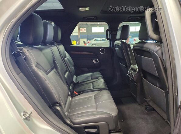 SALRRBBKXHA031097 2017 LAND ROVER DISCOVERY Silver Vista interior trasera